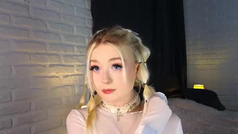 Snapshot of twinklefluff chatting on 10/09/25, 04:05 twinklefluff online show from 10/09/25, 04:05