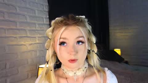 Snapshot of twinklefluff chatting on 10/10/25, 04:06 twinklefluff online show from 10/10/25, 04:06