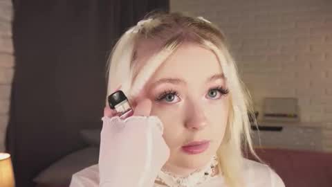 Snapshot of twinklefluff chatting on 10/14/25, 04:08 twinklefluff online show from 10/14/25, 04:08