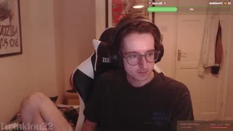 Snapshot of twinklou22 chatting on 07/01/26, 12:01 Lou online show from 07/01/26, 12:01