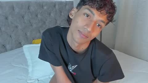 Snapshot of twinksboys_23 chatting on 05/07/26, 01:27 twinksboys_23 online show from 05/07/26, 01:27