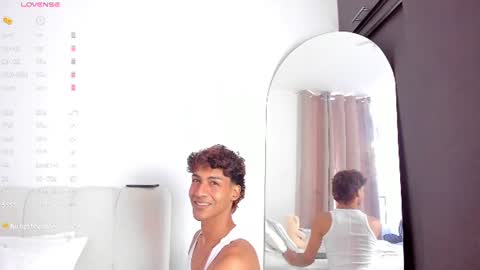 Snapshot of twinksboys_23 chatting on 07/07/26, 01:04 twinksboys_23 online show from 07/07/26, 01:04
