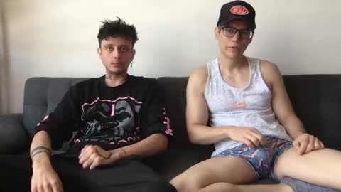 Snapshot of twinksguys360 chatting on 10/14/25, 05:03 Derrick online show from 10/14/25, 05:03