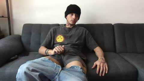 Derrick online show from 05/07/26, 05:07