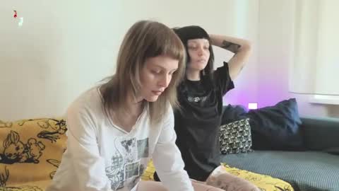 Snapshot of twins_terror chatting on 05/14/26, 11:17 Sin and Skin online show from 05/14/26, 11:17