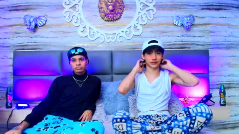 twinslovers_ online show from 09/16/25, 07:59