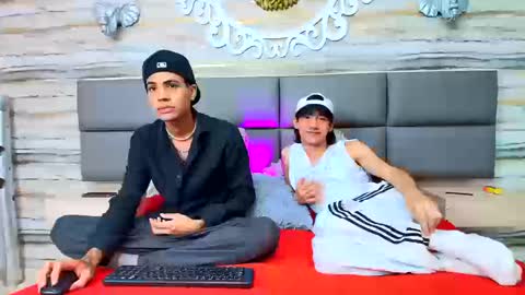 twinslovers_ online show from 09/23/25, 08:34