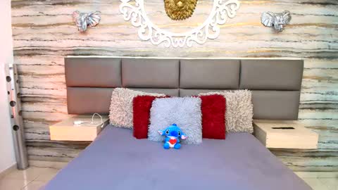 twinslovers_ online show from 10/26/25, 10:15