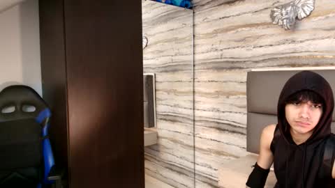 twinslovers_ online show from 12/02/25, 11:56