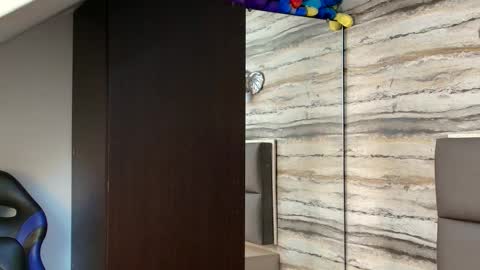 twinslovers_ online show from 12/23/25, 03:37