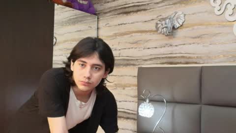 Snapshot of twinslovers_ chatting on 05/17/26, 04:10 twinslovers_ online show from 05/17/26, 04:10