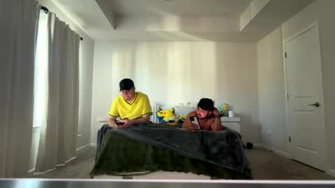 twolatinsmen online show from 11/23/25, 06:52