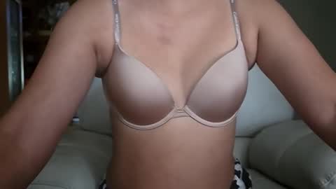 Snapshot of twolovers23 chatting on 06/04/26, 10:38 TwoLovers23 online show from 06/04/26, 10:38