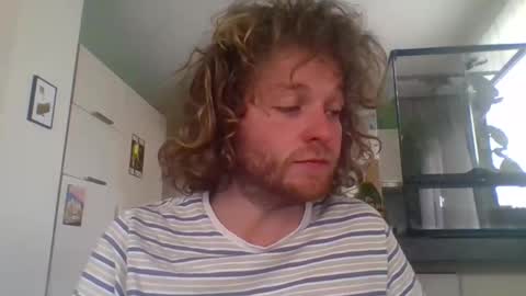 Snapshot of tworoardsdiverge chatting on 06/05/26, 03:07 tworoardsdiverge online show from 06/05/26, 03:07