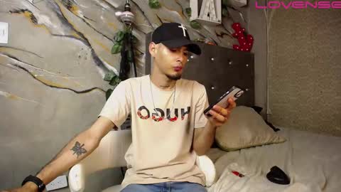 Snapshot of tyl3r_coop3r chatting on 09/17/25, 02:46 tyl3r_coop3r online show from 09/17/25, 02:46