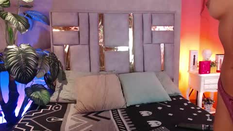 tyla_ks online show from 09/12/25, 07:36