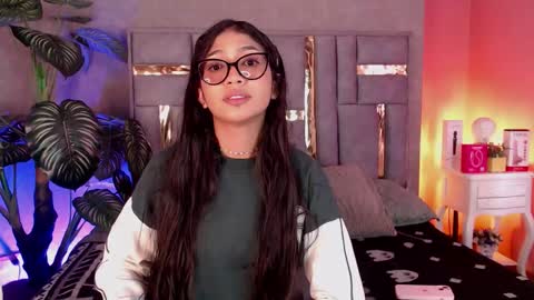 tyla_ks online show from 09/13/25, 07:46