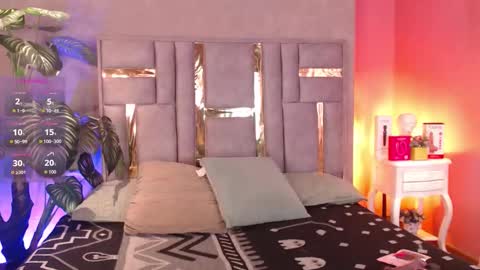 tyla_ks online show from 09/17/25, 08:32