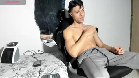 Snapshot of tyler_axel chatting on 06/27/26, 01:54 tyler_axel online show from 06/27/26, 01:54