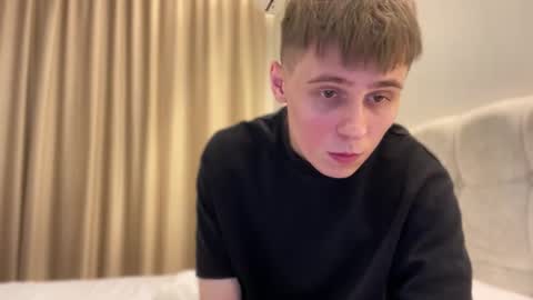 Snapshot of tyler_garrner chatting on 09/15/25, 06:19 tyler_garrner online show from 09/15/25, 06:19