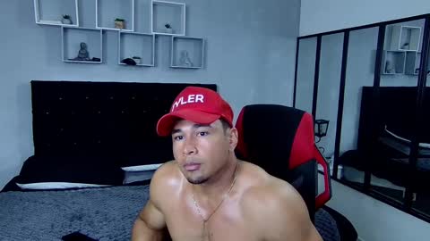 tyler_hank1 online show from 02/23/25, 03:08