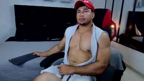 tyler_hank1 online show from 03/03/25, 12:04