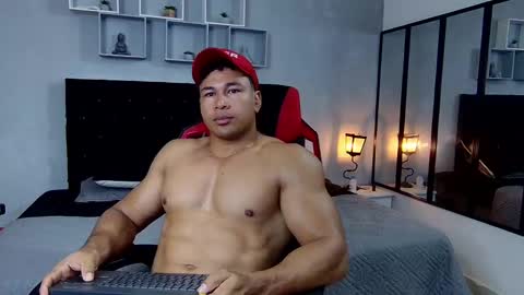 tyler_hank1 online show from 03/12/25, 11:42