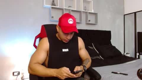 tyler_hank1 online show from 11/02/25, 10:34