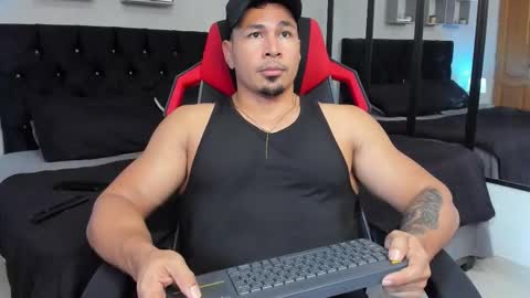 tyler_hank1 online show from 03/01/26, 06:43