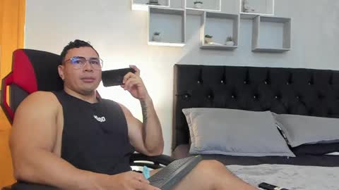 tyler_hank1 online show from 04/08/26, 11:48