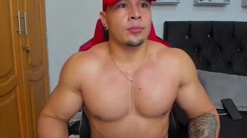 tyler_hank1 online show from 06/25/26, 05:12