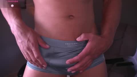 Snapshot of tyler_muscle chatting on 10/29/25, 03:47 David online show from 10/29/25, 03:47