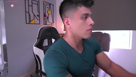 Snapshot of tyler_muscle chatting on 01/14/26, 07:41 David online show from 01/14/26, 07:41