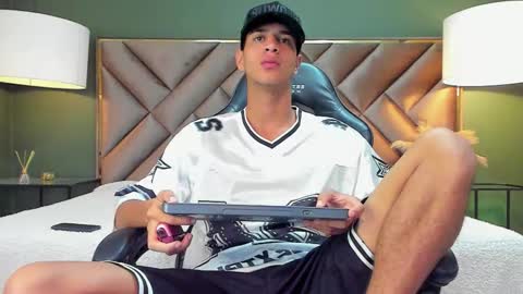 Tyler Rodriguez online show from 10/08/25, 09:56