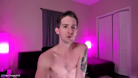 Snapshot of tylerchasexxx chatting on 02/28/25, 12:32 Tyler Chase online show from 02/28/25, 12:32