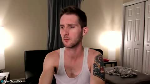 Snapshot of tylerchasexxx chatting on 10/31/25, 12:44 Tyler Chase online show from 10/31/25, 12:44