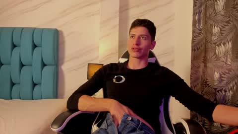 Tyler online show from 10/10/25, 07:24
