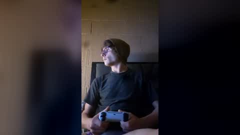 Snapshot of tylerlee199169 chatting on 07/18/26, 09:46 Tyler online show from 07/18/26, 09:46