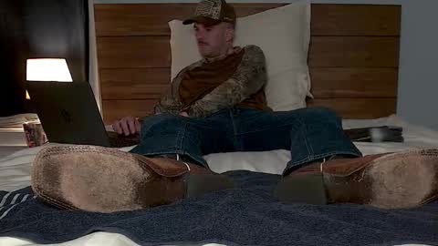 TylerLogan813 online show from 11/01/25, 02:02