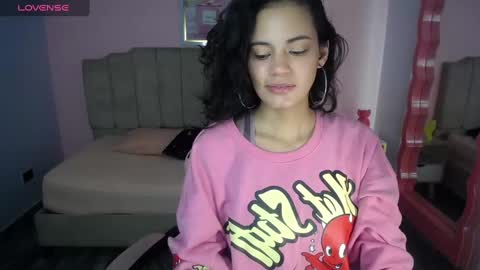 Snapshot of tyna_ch chatting on 12/19/24, 10:42 TYNA online show from 12/19/24, 10:42