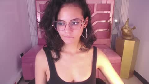 Snapshot of tyna_ch chatting on 01/04/25, 07:23 TYNA online show from 01/04/25, 07:23