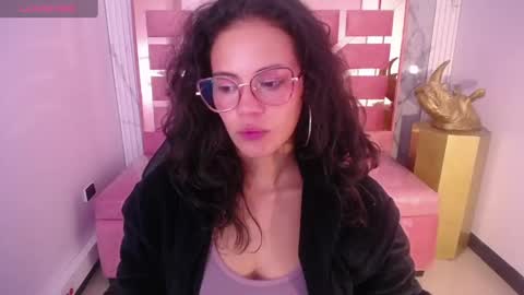 Snapshot of tyna_ch chatting on 01/15/25, 06:19 TYNA online show from 01/15/25, 06:19