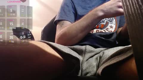 Snapshot of tyofficial chatting on 10/25/25, 01:02 Ty online show from 10/25/25, 01:02