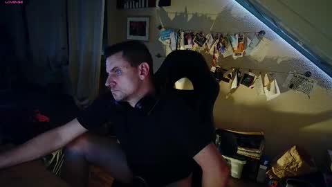 Snapshot of tyran28111984 chatting on 11/09/25, 08:51 Sascha online show from 11/09/25, 08:51