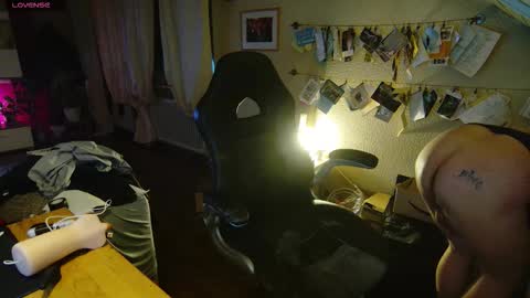 Snapshot of tyran28111984 chatting on 03/17/26, 02:16 Sascha online show from 03/17/26, 02:16