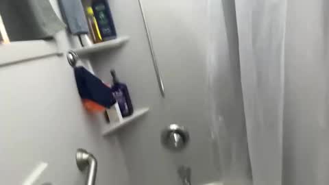 Snapshot of tyron9905 chatting on 11/06/25, 04:02 Lil Ron online show from 11/06/25, 04:02