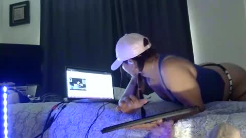 Snapshot of uandme_baby chatting on 05/14/26, 01:40 Azelia B online show from 05/14/26, 01:40