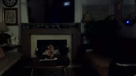 Snapshot of uandme_baby chatting on 05/19/26, 04:19 Azelia B online show from 05/19/26, 04:19