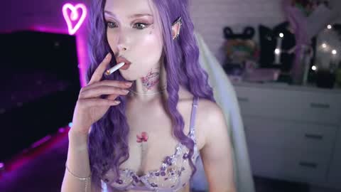 Snapshot of uindi chatting on 01/07/25, 04:16 Izzy online show from 01/07/25, 04:16