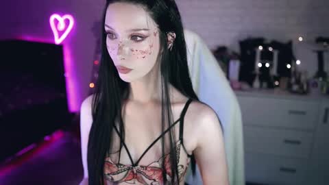 Snapshot of uindi chatting on 02/20/25, 04:36 Izzy online show from 02/20/25, 04:36